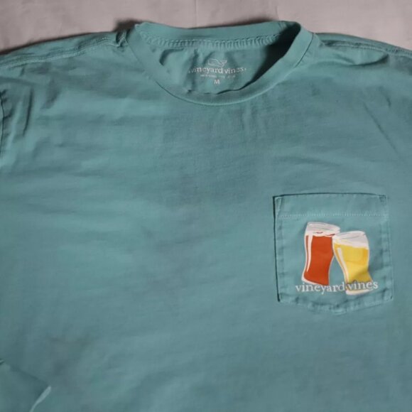 Vineyard Vines Shirt Mens M Green Spell Out Logo Flight Deck Beer Graphic Cotton - Picture 3 of 13